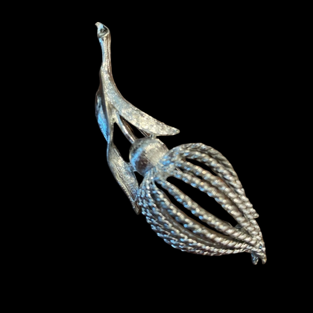 Vintage 1970s Sarah Coventry Silver Tone Tulip Bud Brooch Pin